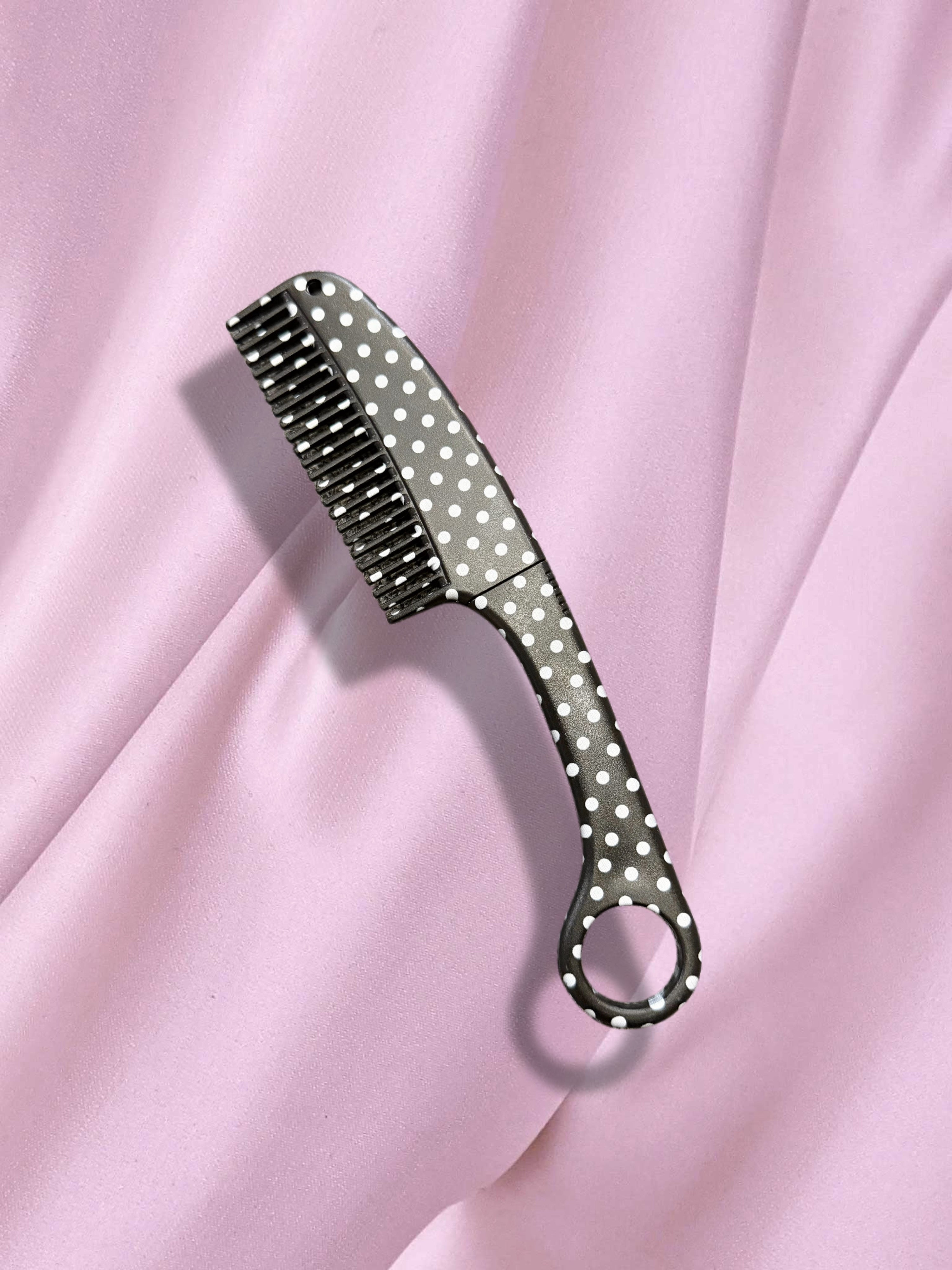 Discrete Comb (Polka Dot)